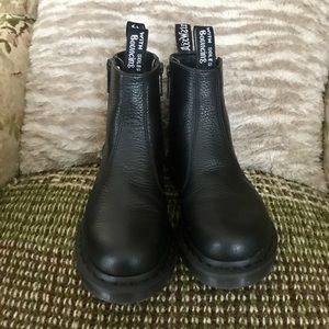 Free shipping DOC MARTENS sz 7